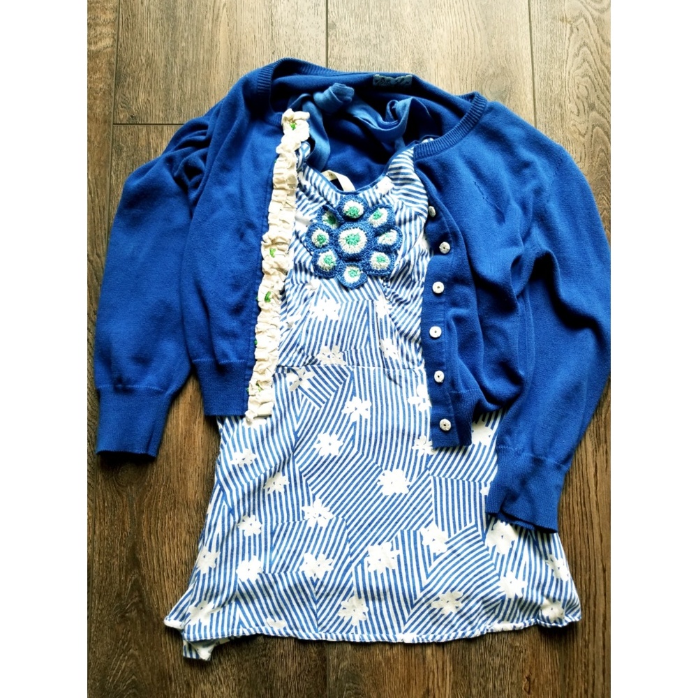 Adorable floral applique tank top